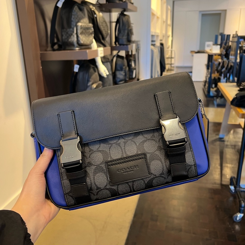 Coach men’s small size bag